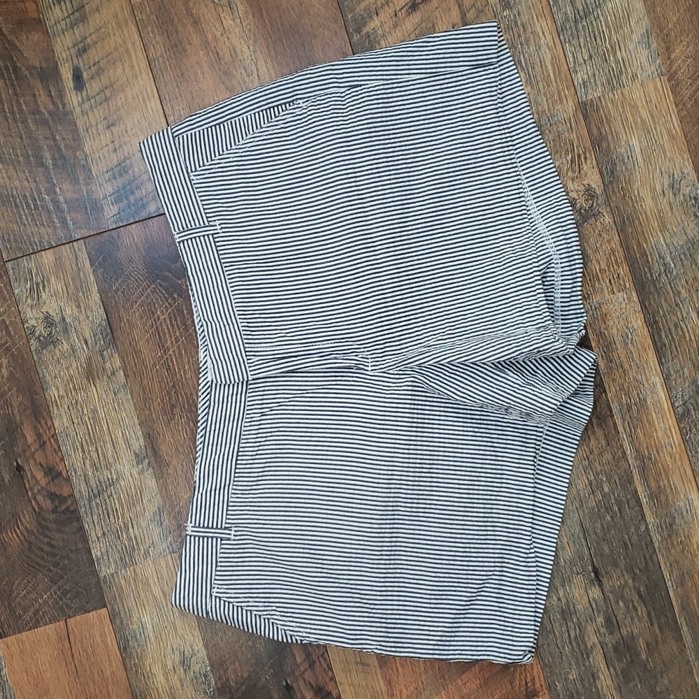 Crown & Ivy Gray and White Seersucker Striped Shorts, Size 14